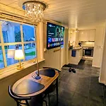 Exclusive And Cosy! Sea And Mountian View - Superfast Wifi, Washer And Included Apartament