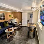 Exclusive And Cosy! Sea And Mountian View - Superfast Wifi, Washer And Included Apartament