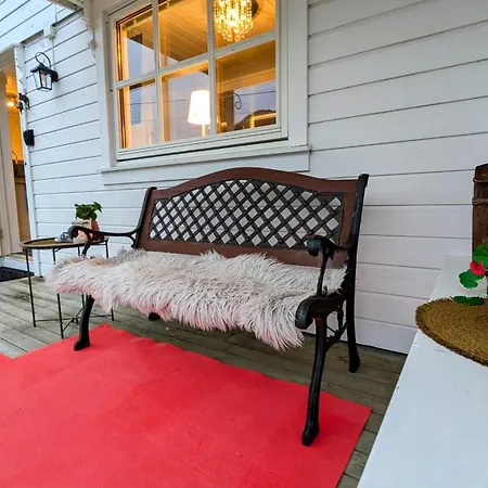 Exclusive And Cosy! Sea And Mountian View - Superfast Wifi, Washer And Included Sortland