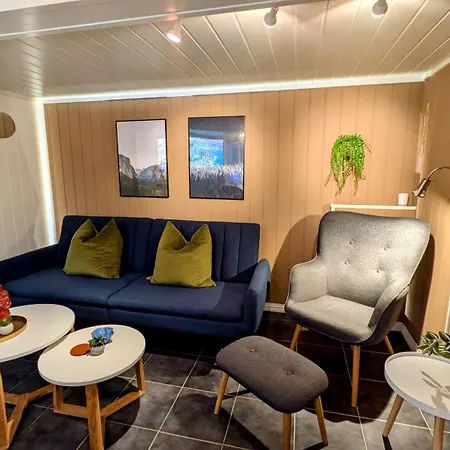 Exclusive And Cosy! Sea And Mountian View - Superfast Wifi, Washer And Included *