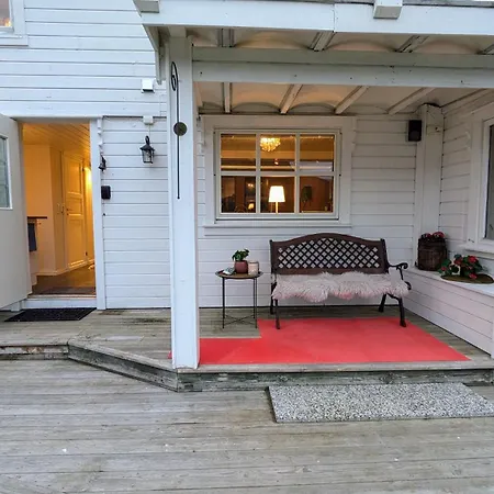 Exclusive And Cosy! Sea And Mountian View - Superfast Wifi, Washer And Included * Sortland
