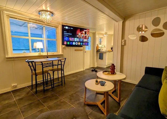 Exclusive And Cosy! Sea And Mountian View - Superfast Wifi, Washer And Included