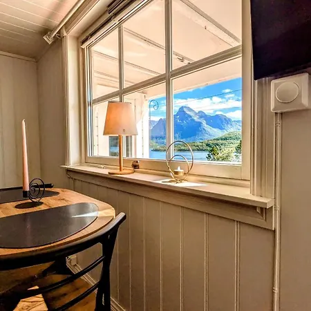 Exclusive And Cosy! Sea And Mountian View - Superfast Wifi, Washer And Included Appartement Sortland
