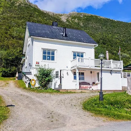 Exclusive And Cosy! Sea And Mountian View - Superfast Wifi, Washer And Included * Sortland